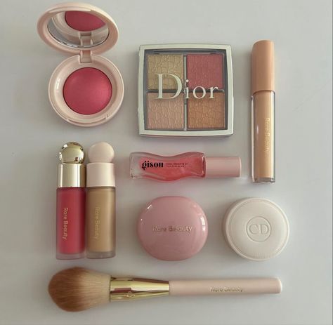 #makeup #makeupoftheday #aesthetic #dior #rarebeauty #blush #lipoil #gisou Dior Beauty Aesthetic, Dior Makeup Aesthetic, Glamour Makeup Looks, Aesthetic Dior, Makeup Collage, Dior Blush, Everyday Eye Makeup, Find Aesthetic, Ideas De Maquillaje Natural