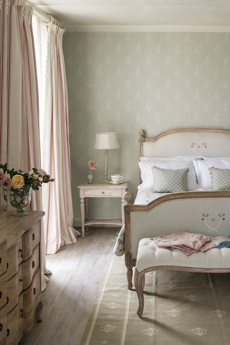 Upholstered Full Bed, Farm Bedroom, Susie Watson, Shabby Chic Bedrooms, Style Bedroom, Terraced House, Chic Bedroom, Classic Interior, Dream Bedroom