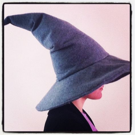 Gandalf The Grey Hat Diy Wizard Hat, Gandalf Hat, Pillow Stuffing, Sherlock Holmes Benedict, Black Widow Cosplay, Fili And Kili, Gandalf The Grey, Hat Diy, Wizard Hat