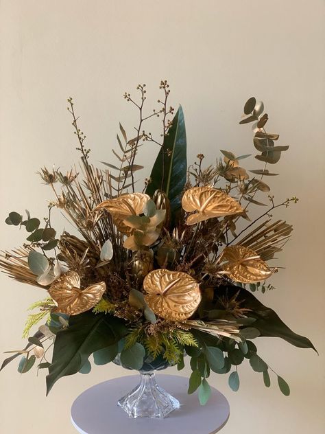 Foliage Arrangements, Home Floral Arrangements, Silk Floral Arrangements, Flower Phone Wallpaper, Flowers Art, Fall Table, Church Decor, Diy Home Crafts, Gift Decorations