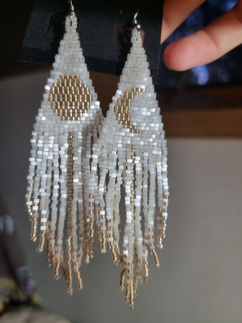 Fringe Earrings Diy, Seed Bead Projects, Seed Bead Jewelry Patterns, Beaded Flowers Patterns, Beadwork Designs, Brick Stitch Earrings, Beaded Jewlery, Diy Bracelets Patterns, Bead Weaving Patterns