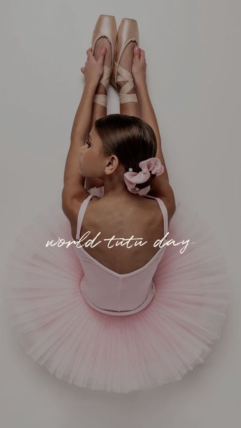 Ballet Photoshoot Poses Kids, Ballerina Photoshoot Kids, Ballerina Photoshoot, Ballet Photoshoot, Coquette Party, Ballet Dance Photography, Dance Picture Poses, Baby Ballet, Dance Photography Poses