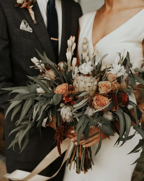 Dusty Orange Wedding, Bohemian Wedding Bouquet, Orange Wedding Bouquet, Orange Wedding Colors, Dusty Orange, Simple Wedding Decorations, Boho Wedding Bouquet, Rustic Boho Wedding, Orange Copper