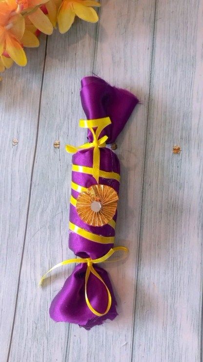 Instagram Diy Fabric Flowers, Crafts Easy, Fabric Flowers Diy, Crafts Beautiful, Ribbon Flowers, Diy Fabric, Handmade Flowers, Fabric Flowers, Satin Fabric