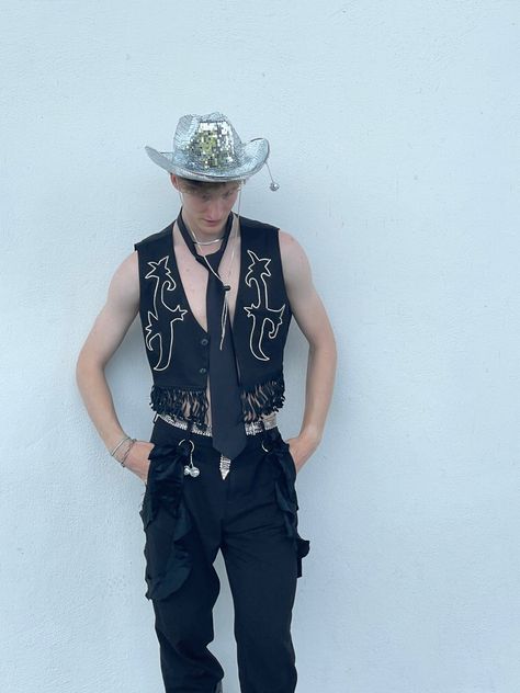 disco ball cowboy hat with bejeweled black vest with fringe. 
black and sprakly outfit Space Cowboy Fancy Dress, Pride Cowboy Outfit, Hot Halloween Outfits For Guys, Cowboy Disco Outfit, Cowboy Vest Outfit, Cowboy Inspired Outfit Men, Cowboy Costume Aesthetic, Space Cowboy Outfit, Space Cowboy Party Outfit