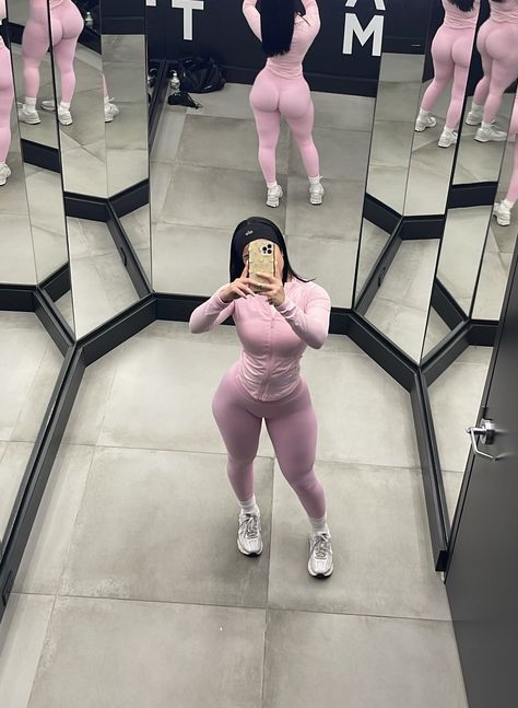 Body Gym Goals Aesthetic, Kawaii Gym Outfits, Pilates Aesthetic Body Goals, Gym Baddie Aesthetic, Gym Poses Selfies, Soft Baddie Aesthetic, Gym Asthetic Picture, Fitness Baddie, Gym Rat Aesthetic