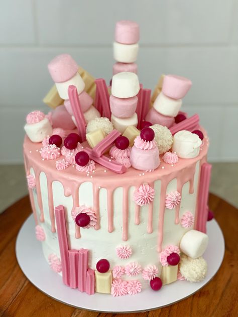 Mud cake with white buttercream pink drip and marshmallows Marshmellow Cake Decoration Decorating Ideas, Marshmallow Cake Design, Cake With Marshmallows Decoration, Pink Drip Cake Birthday, Marshmallow Cake Decoration, Lollie Cake, Marshmallow Birthday Cake, White Theme Cake, Pink Drip Cake