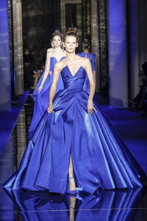 See the complete Zuhair Murad Spring 2017 Couture collection. Zuhair Murad Haute Couture, Full Blue, Paris Couture, 파티 드레스, Spring Couture, Blue Gown, Zuhair Murad, Couture Gowns, Designer Gowns