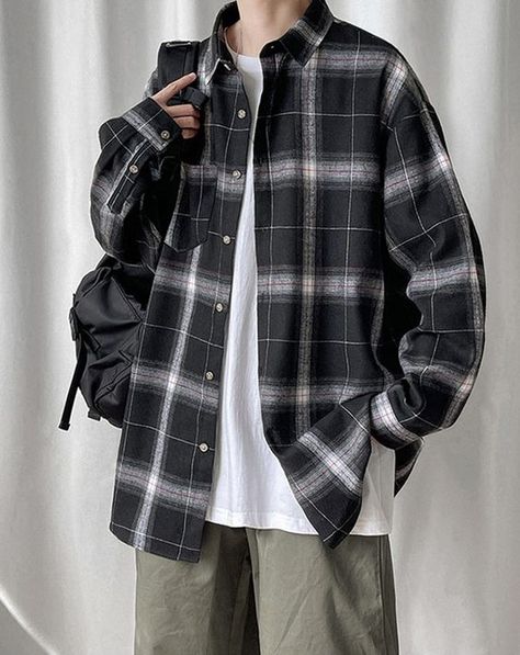 It has very good quality and fall I recommend it a thousand Plaid Shirt Men Aesthetic, Plaid Shirt Outfits Men, Kpop Shirts, Long Sleeve Flannel, Oui Oui, Loose Shirts, Plaid Fashion, Pocket Shirt, Jacket Pattern