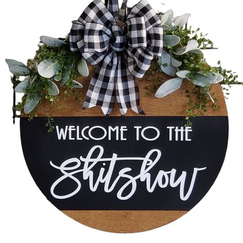 Welcome Home Signs, Wreath Wall Decor, Welcome Door Signs, Wood Wreath, Front Door Porch, Wooden Front Doors, Front Door Signs, Wreath Wall, Front Door Decor