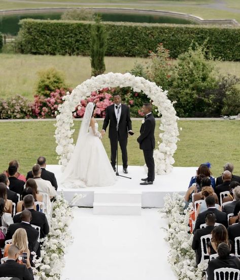 Platform Wedding Ceremony, Wedding Alters, Wedding Vision, White Platform, Wedding Inspo, Wedding Ceremony, Dream Wedding, White