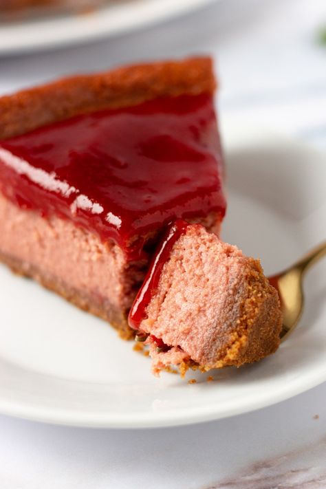 Guava Sauce, Guava Cheesecake, Guava Desserts, Fun Cheesecake Recipes, Guava Pastry, Guava Cake, Guava Recipes, Guava Paste, Easy Cheesecake Recipes