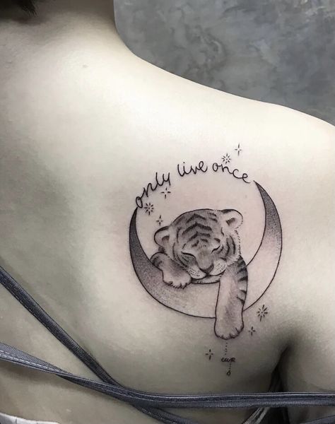 Tiger on your back Sleeping Tiger Tattoo, Tiny Tiger Tattoo, Baby Tiger Tattoo, Cute Tiger Tattoo, Simple Tiger Tattoo, Tiger Tattoo Ideas, Tiger Head Tattoo, Big Cat Tattoo, Cubs Tattoo