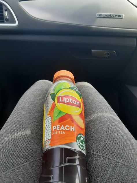 Lipton peach iced tea Ice Tea, Lipton Peach Ice Tea Aesthetic, Peach Iced Tea Aesthetic, Ice Tea Peach, Ice Tea Peche, Lipton Lemon Iced Tea, Lipton Peach Iced Tea, Snapple Peach Tea, Lipton Ice Tea