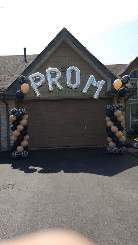 Prom Send Off Ideas, Prom Send Off Ideas Decorations, Prom Sendoff, Prom Theme Party, Prom Party Ideas, Prom Balloons, Prom Send Off, Prom Party Decorations, Send Off Ideas