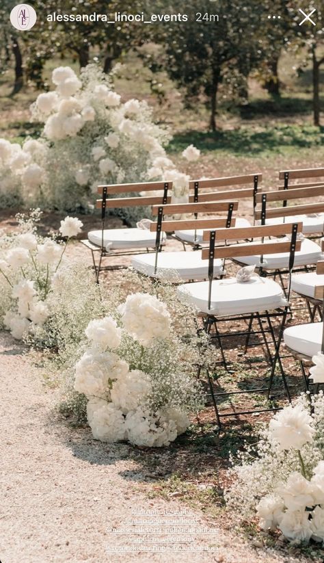 All White Wedding Aisle, Aisle Flowers Wedding, Wedding Ceremony Florals, White Wedding Ceremony, Summer Wedding Ceremony, White Flower Arrangements, Romantic Wedding Ceremony, Garden Wedding Reception, Aisle Flowers