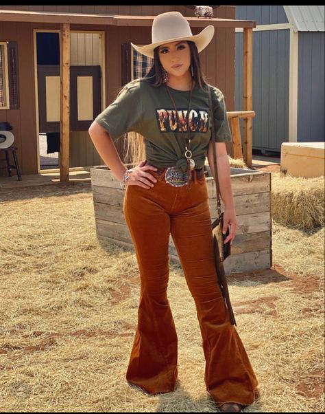 Bell Bottoms Outfit Western, Brown Bell Bottoms Outfit, Brown Bell Bottoms, Corduroy Bell Bottoms, Cohesive Wardrobe, Bottoms Outfit, Vaquera Outfits, Bell Bottoms Outfit, Outfit Western