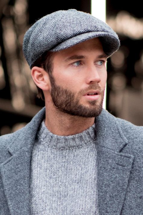 Flatcaps Men, Flat Cap Men Outfit, Mens Baseball Cap Outfit, Hat Men Outfit, Caps Outfit, Fashion For Men Over 40, Old Man Hat, Teaching Mens Fashion, Milan Fashion Week Men