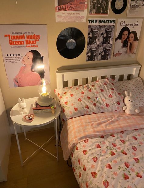 pink dorm bed ding pink dorm bed pink dorm bed ding ideas pink dorm bed room pink dorm bed room ideas pink dorm bed  ideas pink dorm bed  aesthetic Sanrio Classroom, Aesthetic Bed Covers, Teen Girls Bedding, Kawaii Bedroom Decor, Strawberry Duvet, Bed Aesthetic, Pink Dorm, Girls Bedding