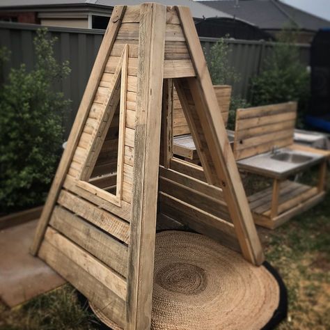 Pallet Teepee, Wood Teepee, Wooden Teepee, Kids Garden Play, Woodworking Desk Plans, Outdoor Pallet, Diy Pallet Wall, Backyard Dreams, Pallet House