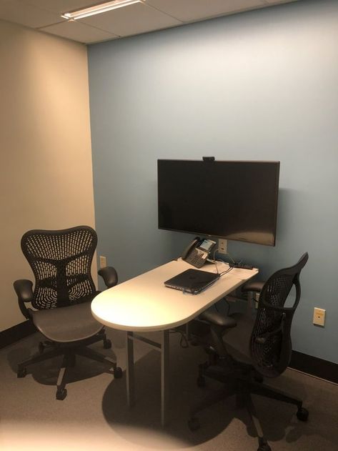 Small interview room. Private two person meeting room. Interview Room Design, Interview Room, Podcast Room, Law Office Design, Interview Rooms, Meeting Room Design, Tiny Office, Modern Office Space, Daily Ideas