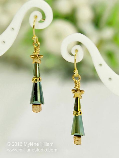 These sleek, modern Christmas tree earrings will add a stylish, festive touch to your Christmas outfits. Modern Splendour Christmas tree earrings are super quick to make too - you'll be wearing them in under 20 minutes! Christmas Jewelry Diy, Gold Cube, Christmas Jewellery, Silver Strand, Modern Christmas Tree, Blue Crystal Earrings, Christmas Crafting, Prom Earrings, Cube Beads