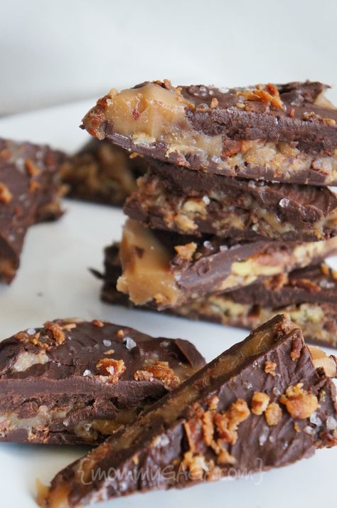 Pecan Bark Recipe, Bacon Bark, Pecan Bark, Caramel Bacon, Bacon Candy, Bacon Desserts, Candy Caramel, Candied Pecans Recipe, Savory Dessert