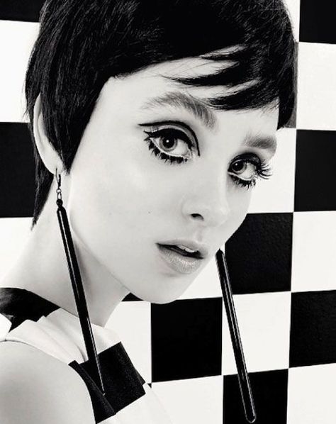 60s Editorial, 1960’s Makeup, 60's Makeup, Checkered Makeup, Mod Makeup, 1960s Makeup, Gogo Girl, Vintage Makeup Looks, 60s Makeup