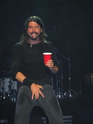 David Grohl, Foo Fighters Dave Grohl, Foo Fighters Dave, Foo Fighters Nirvana, Taylor Hawkins, He Makes Me Happy, Dave Grohl, Band Memes, Stay Classy