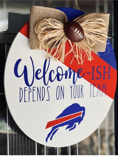 Buffalo Bills Welcome Sign, Buffalo Bills Signs Diy, Buffalo Bills Door Sign, Buffalo Bills Door Hanger, Buffalo Bills Crafts Diy, Diy Nfl Crafts Ideas, Buffalo Bills Crafts, Buffalo Bills Stuff, Bills Mafia