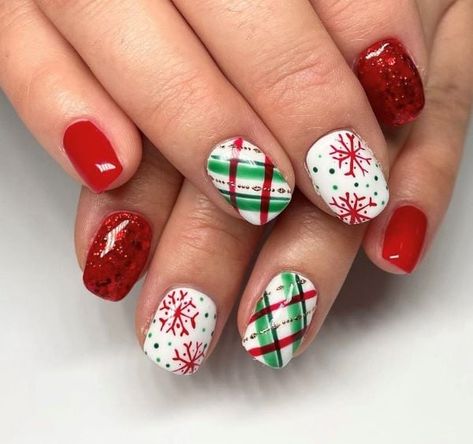 Christmas Nails 2022 Short, Nails 2022 Short, Christmas Nails 2022, Christmas Nail Colors, Santa Nails, Candy Cane Nails, Fingernail Designs, Plaid Nails, Christmas Nails Easy