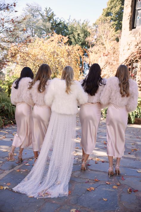 Bridesmaids Jackets Winter, Champagne Bridesmaid Dresses With Fur Shawl, Jacket For Bridesmaid Dress, Bridesmaids Jackets, Bridesmaid Coat, Golden Bridesmaid Dresses, Winter Wedding Fur, Wedding Jackets, Winter Bridesmaids