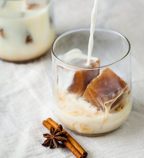 Late Summer Treat: Chilled Milk with Chai Tea Ice Cubes. Hmm good idea, coffee ice cubes too even! Chai Iced Tea, Tea Cubes, Tea Ice Cubes, Iced Chai Tea, Think Food, Summer Treats, Ice Cubes, Trifle, Fajitas