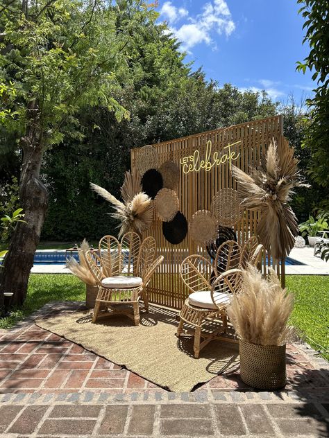 Bamboo Backdrop Ideas, Wicker Party Decor, Rattan Backdrop, Bamboo Wedding Decor, Boho Party Backdrop, Pelamin Klasik, Bamboo Backdrop, Diy Eid Decorations, African Wedding Theme