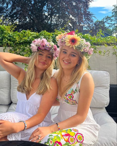 Midsommar Photoshoot, Mid Summer Party, Midsommar Party, Scandi Summer, Northern Girls, Midsummer Dream, Queen Cakes, Spring Formal, Spring Brunch