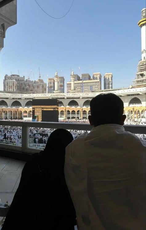 Umrah With Husband, Umrah Pictures, Engagement Stage Decoration, Muslim Couple Photography, Hijabi Aesthetic, Marriage Goals, Beautiful Quran Quotes, Cute Love Pictures, Samoa