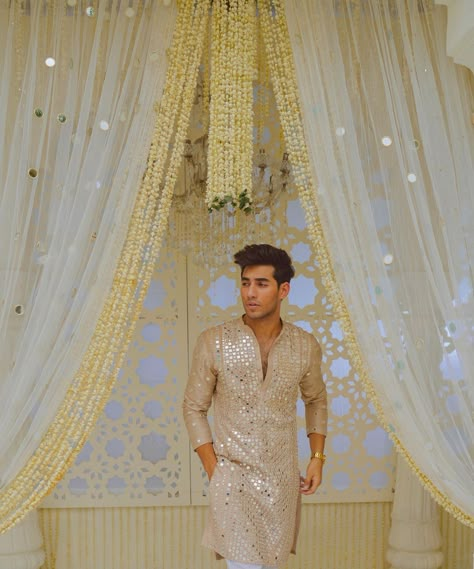 We Are Totally Loving These Mirrorwork Kurtas For Grooms! Abhinav Mishra, Man Dress Design, Indian Wedding Clothes For Men, Wedding Kurta For Men, Boys Kurta Design, Haldi Outfits, Dapper Suits, Groom Dress Men, Wedding Dresses Men Indian