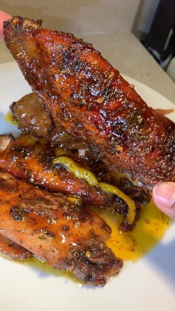 Bake Turkey Wings Recipe, Turkey Leg Recipes, Cooking Soul Food, Baked Turkey Wings, Pork Loin Roast Recipes, Easy To Cook Meals, Turkey Wings, Soul Food Dinner, Baked Turkey