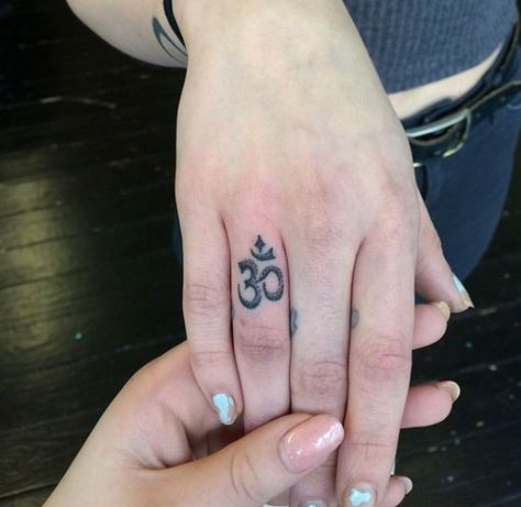 Om tattoo on the ring finger done by @saskiavineytattoo | www.otziapp.com Tattoo Ideas Finger, Om Tattoos, Dogs Tattoo Ideas, Ganesha Shiva, Ohm Tattoo, Trishul Tattoo Designs, Dogs Tattoo, Mahadev Tattoo, Om Tattoo Design