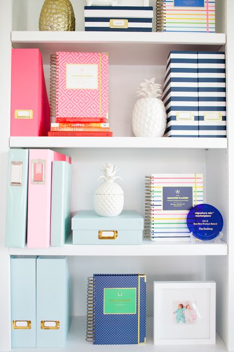 Office shelving: http://www.stylemepretty.com/living/2015/09/09/behind-the-scenes-emily-ley/ | Photography: CIHI Photo - http://www.cihiphoto.com/ Desk Organization Tips, Office Organization Tips, Desk Organisation, Lots Of Books, Emily Ley, Room Girl, Office Organization At Work, Office Shelving, Styling Shelves