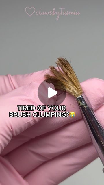 CLAWSBYTASMIA | Your Fav Nail Tech💫 on Instagram: "DON’T THROW AWAY YOUR BRUSHES!!!!🥵 I GOT YOU!!! 

Has this happened to you?! Just can’t manage to keep your brushes from clumping??? I GOT YOU!😍

I’m speaking from experience — I used to clog up a brush and chuck it in the trash!! I never knew how to keep them clean and I didn’t know once clogged, that you could renew them!🥹

A few addition things to think about — what kind of brush do you have?? I suggest a 100% KOLINSKY acrylic brush!!! Longest lasting🫶🏼

Are you making sure to really get the acrylic out of your brush after working with it? Make sure you take the extra few seconds to soak your brush in monomer and run it on the paper towel a few times! An extra few seconds can save you hours of work later!

Also - make sure your li How To Clean Nail Brushes, How To Clean Acrylic Nail Brushes, Nail Gadgets, Nail Tech School, Bad Nails, Brush Guide, Acrylic Nail Brush, Special Nails, Fan Brush