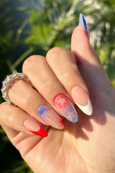 Sparkle and Shine This 4th of July with Dazzling Nail Art Ideas! Athestic Nails, 4th Of July Nails Almond, Acrylic Nails 4th Of July, 4th Of July Nail Art, Lexi Nails, Designed Nails, 4th Of July Nail, Manicured Nails, Patriotic Nails