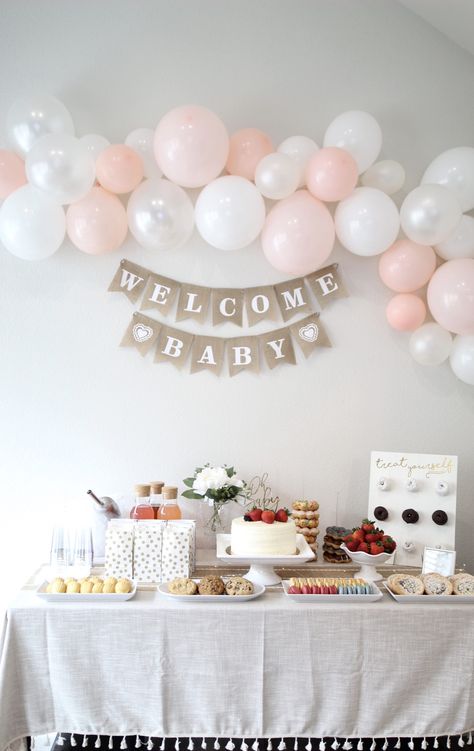 Mom To Be Decoration Ideas At Home, At Home Baby Shower Ideas Decoration, Simple Baby Shower Ideas Girl, Simple Baby Shower Themes, Mom To Be Decoration, Simple Baby Shower Decorations, Welcome Baby Party, Boho Birthday Party, Baby Shower Deco