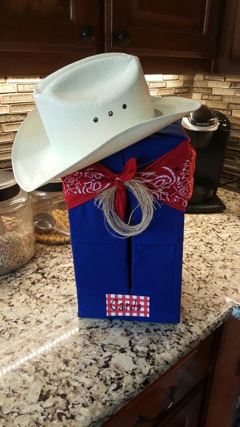 Graduation card box for the cowboy Rodeo Valentine Boxes, Western Card Box Ideas, Cowboy Valentines Boxes, Cowboy Hat Centerpiece, Graduation Card Box, Boys Crafts, Horse Valentine, Valentine Boxes For School, Cowboy Valentines