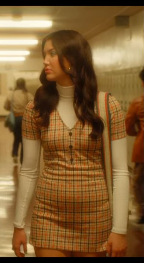 Tully Hart Outfits Firefly Lane, Tully Hart Firefly Lane, Firefly Lane Outfits, Tully Hart Outfits, Firefly Lane 70s Outfits, Tully Hart, Ali Skovbye, Stranger Things Dress, Euphoria Outfits