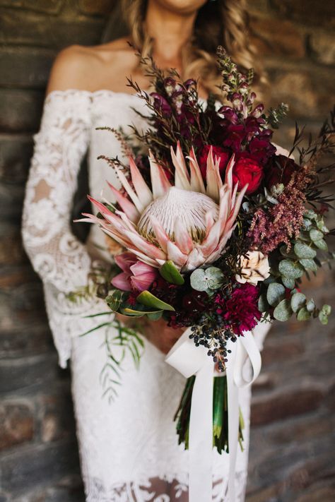 Best of 2018: Bouquets & Florals - nouba.com.au - Best of 2018: Bouquets & Florals Wedding Recovery, Hiasan Perkahwinan, Holding A Bouquet Of Flowers, Protea Wedding, Protea Bouquet, Wildflower Wedding Bouquet, Wedding Flower Guide, Holding A Bouquet, Burgundy Bouquet