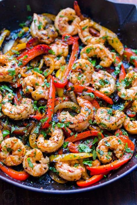 Shrimp Fajitas Recipe - NatashasKitchen.com Fajitas Shrimp, Shrimp Fajitas Recipe, Paella Recept, Shrimp Fajita Recipe, Fajita Marinade, Pan Shrimp, Creamy Shrimp Pasta, Recipe Developer, Fajitas Recipe