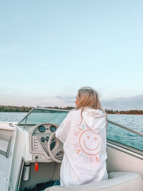 #boat #lake #minnesota #cute #cutesweatshirts #beach #summer #summervibes #outfits #clothes #happy #goodvibes Lake Outfits, Minnesota Summer, Lake Outfit, Boat Days, Boat Lake, Lake Girl, Dream Summer, Lake Trip, Trip Outfits