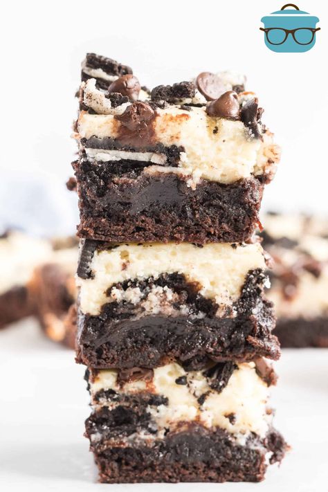 These Oreo Cheesecake Brownies are packed full of delicious chocolate, cheesecake and layers of Oreo cookies. Only a few ingredients and layers of flavor! Cheescake Brownies, Oreo Brownie Cheesecake, Oreo Cheesecake Brownies, Oreo Cheesecake Bars, Cheesecake Bar, Cheesecake Brownies Recipe, Oreo Cream, Stuffed Cookies, Oreo Fudge