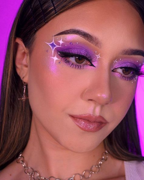 Purple Rave Makeup Looks, Purple Face Paint Ideas, Purple Rave Makeup, Artistry Makeup Looks, Pink And Purple Makeup Looks, Makeup Morado, Purple Makeup Looks, Makeup Ojos, Purple Eye Makeup